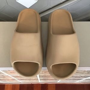 Yeezy Slides - Tan